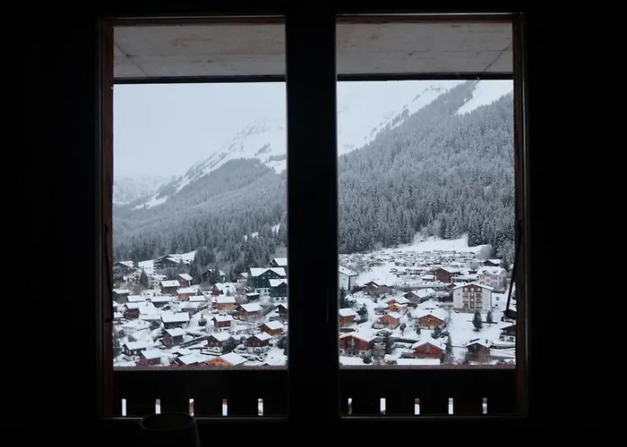 Executive Walk To Congress Centre * دافوس